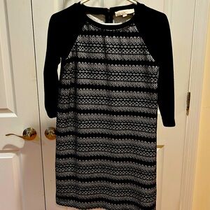 3/4 sleeve dress w pattern print in XS. Perfect for office or date!